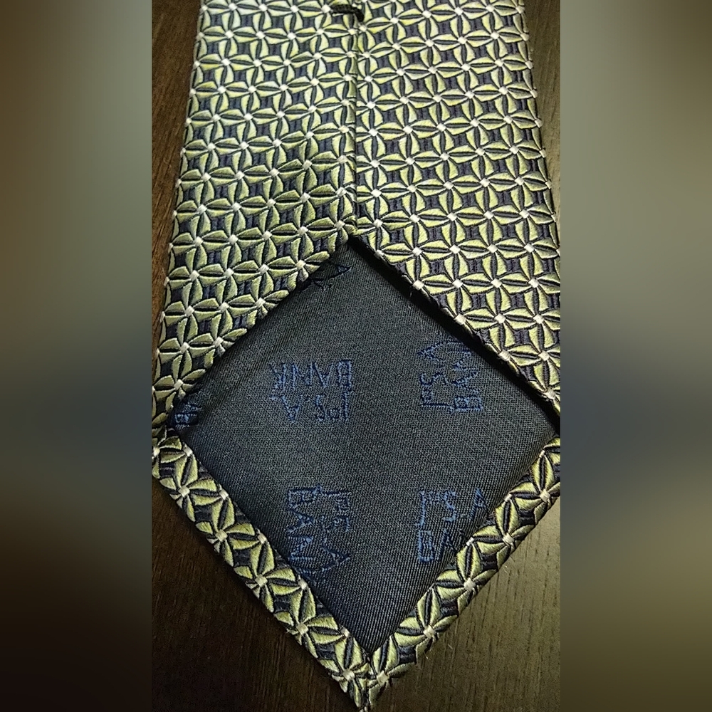 Jos A Bank 100% Silk Traveler Tie, Blue and Green, NWT